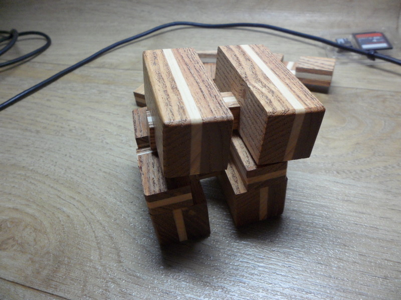 wooden-cube-puzzle-06.jpg