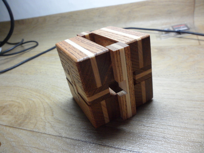wooden-cube-puzzle-09.jpg